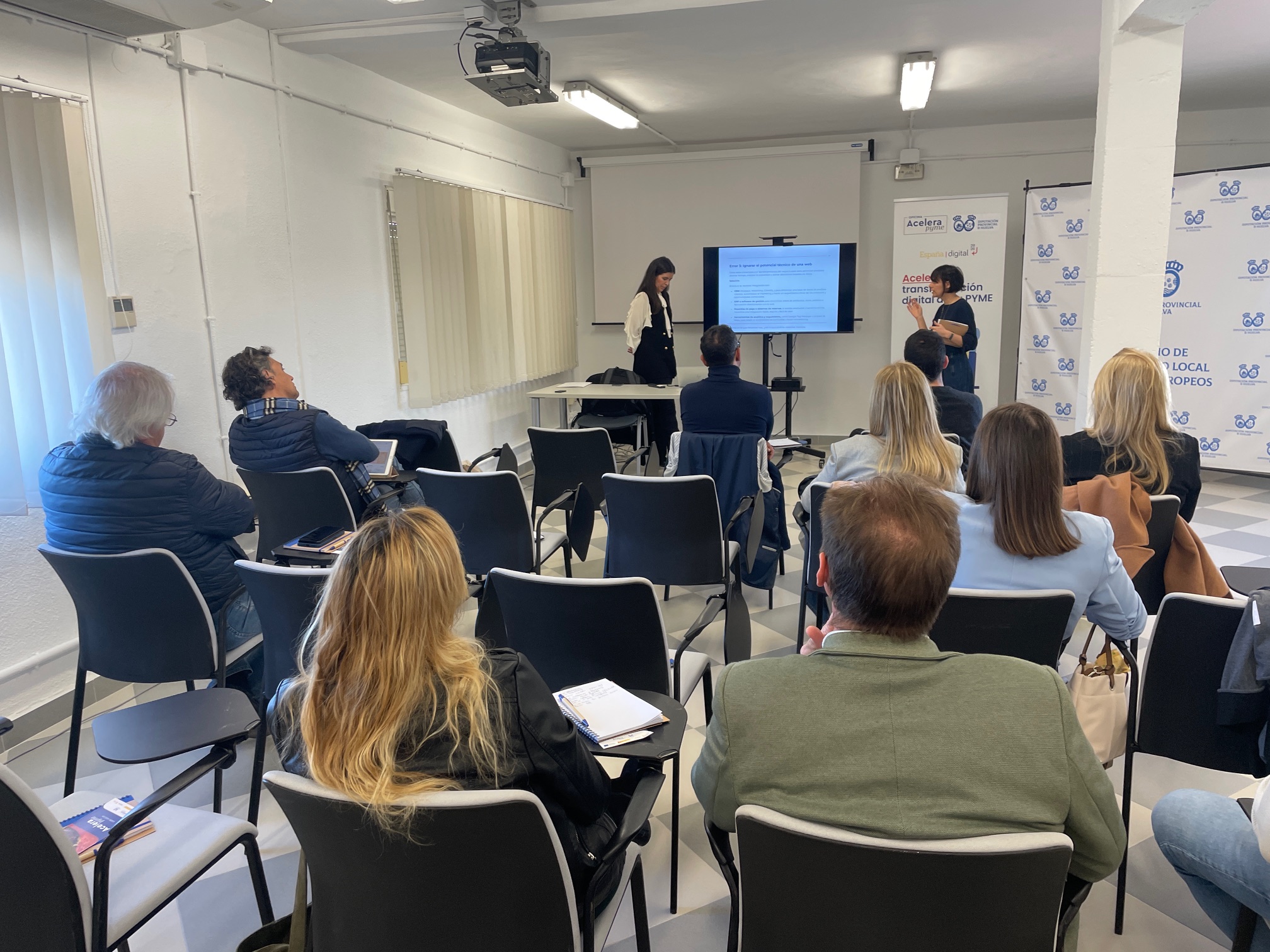 foto evento digitaliza y crece  Oficina Acelera Pyme1