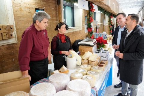 MUESTRA NAVIDEÑA QUESO ACEITE Y CONSERVAS_DSC0002